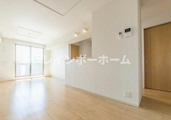 入間郡三芳町大字藤久保のアパートの居間・リビング