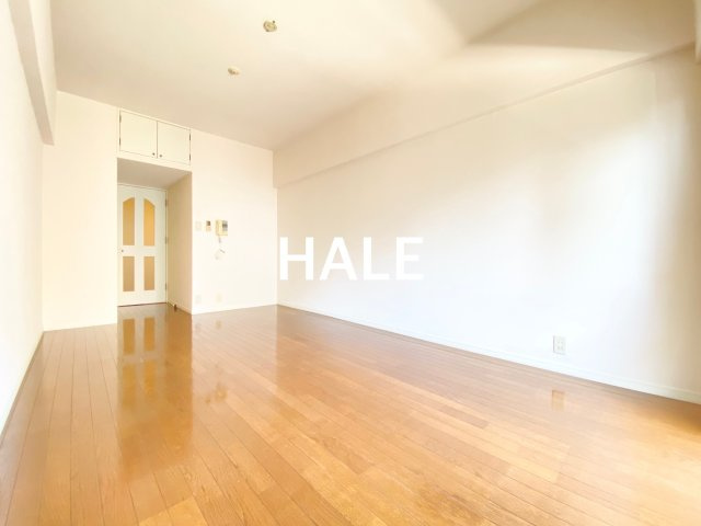 【居間・リビング】 | ピュアドームガーランド博多 | 別号室類似