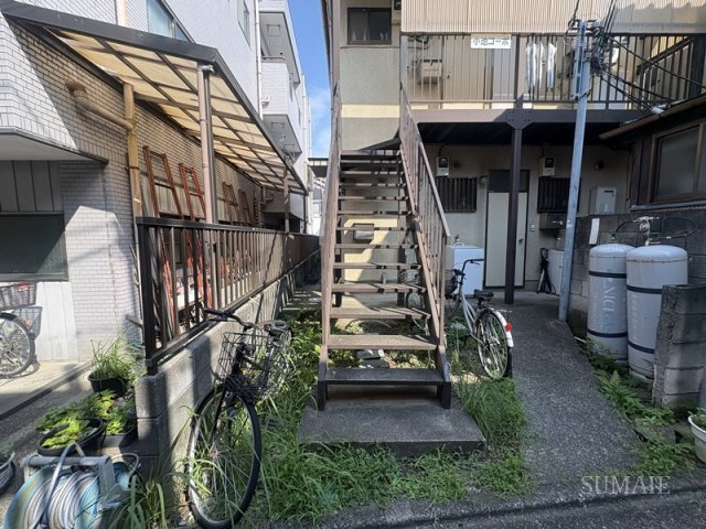 小池コーポのロビー|階段です☆