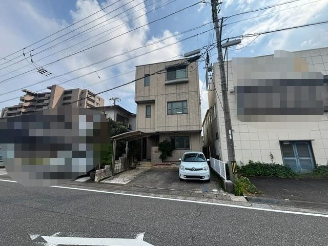 「収納豊富な大型邸宅」高知市高須1丁目　中古一戸建ての前面道路含む現地写真|開放感のある街並み・見通しの良い前面道路。お車の出し入れもスムーズです♪