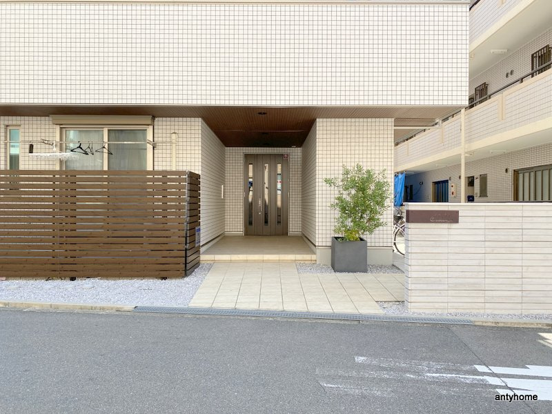 カデンツァ　仲介手数料無料のエントランス