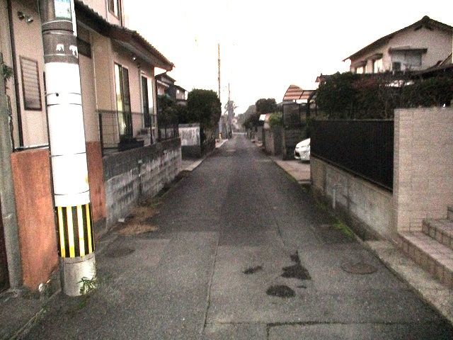 小嶺台四丁目14番10号（C-34）の前面道路含む現地写真