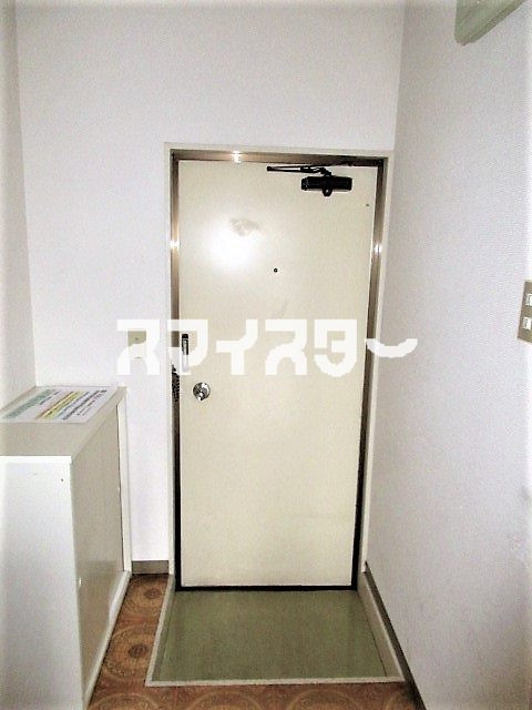 クレセントマンション霞の玄関