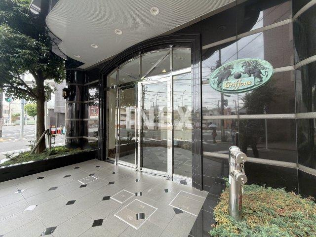横浜市西区伊勢町３丁目の賃貸マンションのエントランス