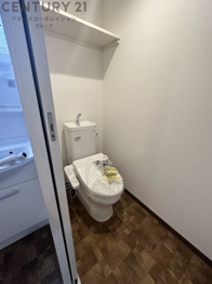 温水洗浄便座付きのトイレです♪