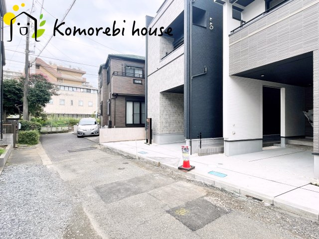 さいたま市北区日進町2丁目　4期　新築一戸建て　ブルーミングガーデン　01の前面道路含む現地写真|26.9.18