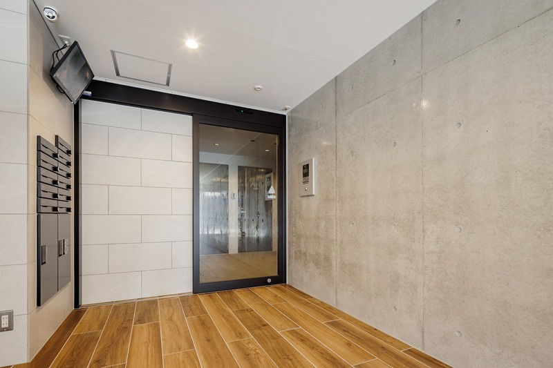 THE GARNET SUITE RESIDENCE 清水五条EASTのエントランス