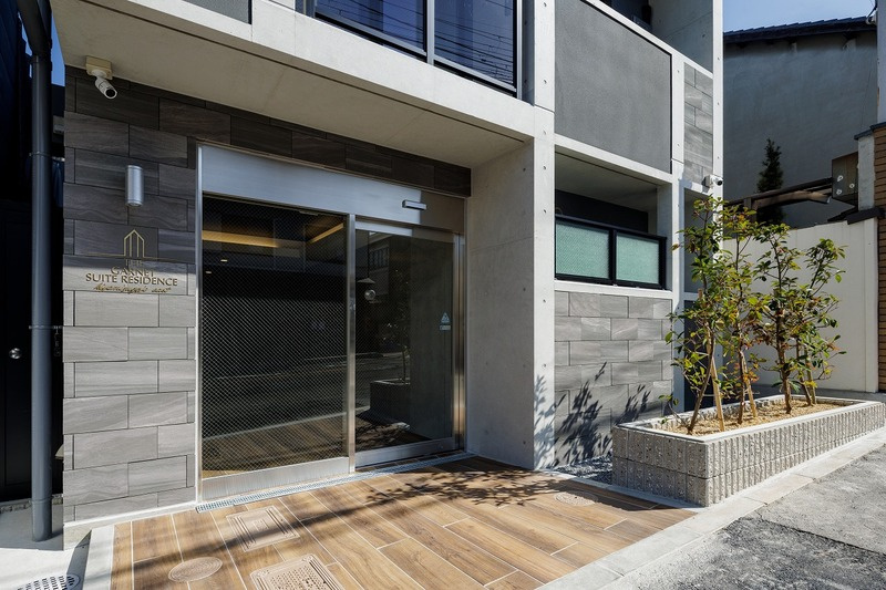 THE GARNET SUITE RESIDENCE 清水五条EASTのエントランス