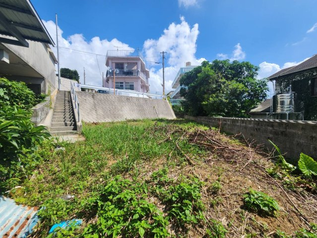 沖縄市知花二丁目の周辺