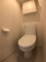 温水洗浄便座付きのトイレです♪
