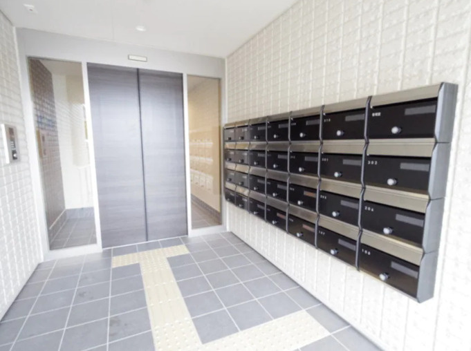 GARNET RESIDENCE 丹波橋のエントランス