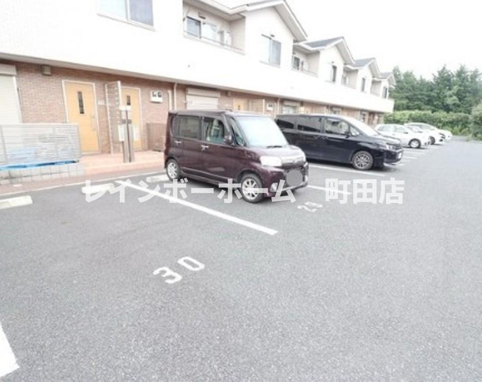 西鶴間KIガーデンズ　壱番館※初期費用分割後払いサービス利用可能物件の駐車場