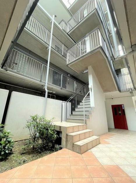 コスモリード駒沢大学の外観