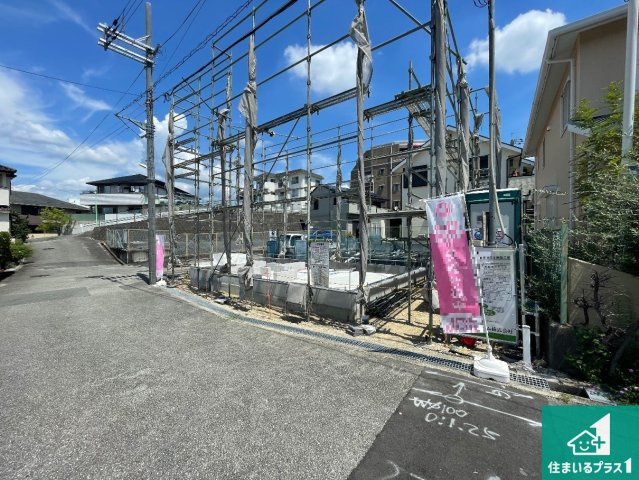 豊中市西緑丘　第1期　新築一戸建ての外観|周辺は落ち着いた街並みの住宅地！子育てがしやすい住環境です！まだ未完成ですが、現地でしかわからない事もございます。是非一度ご覧ください。