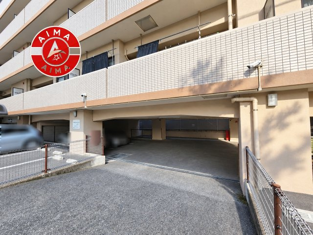 ロイヤルステージ高宮2の駐車場|敷地内の駐車場です。