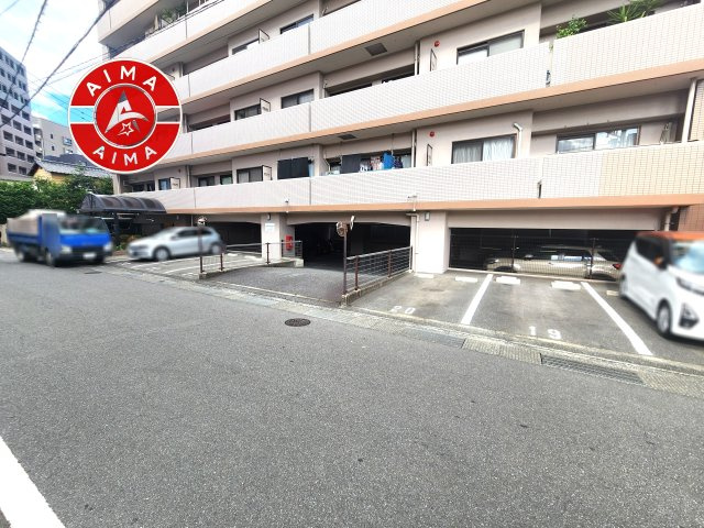 ロイヤルステージ高宮2の駐車場|ゆったりとしたスペースがある駐車場です。
