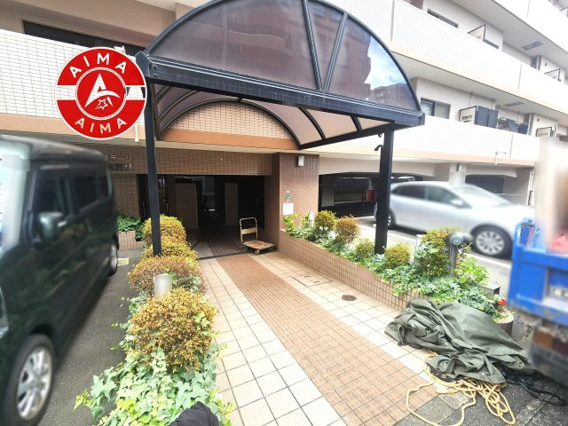 ロイヤルステージ高宮2|きれいなエントランス入口です。