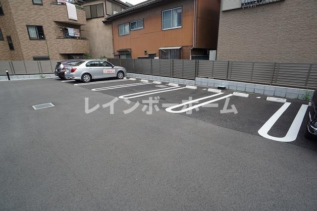 サンビームⅣの駐車場