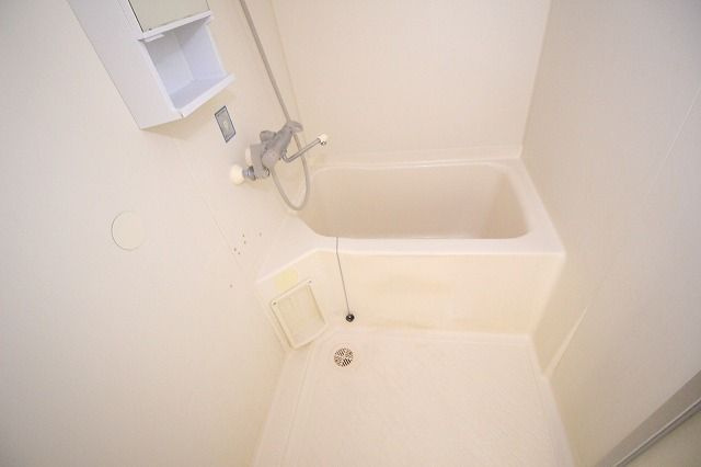 ハイツAの浴室|日々の暮らしに欠かせないお風呂です