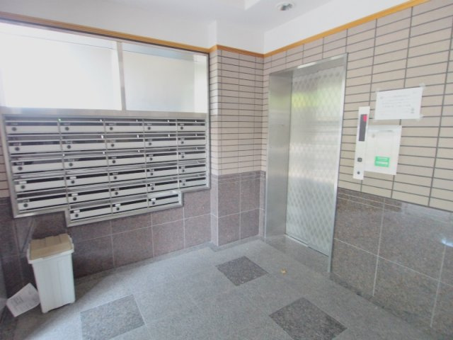 なかすじ壱番館のエントランス