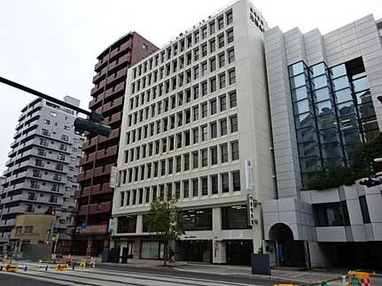 住宅生協比治山ビルの外観