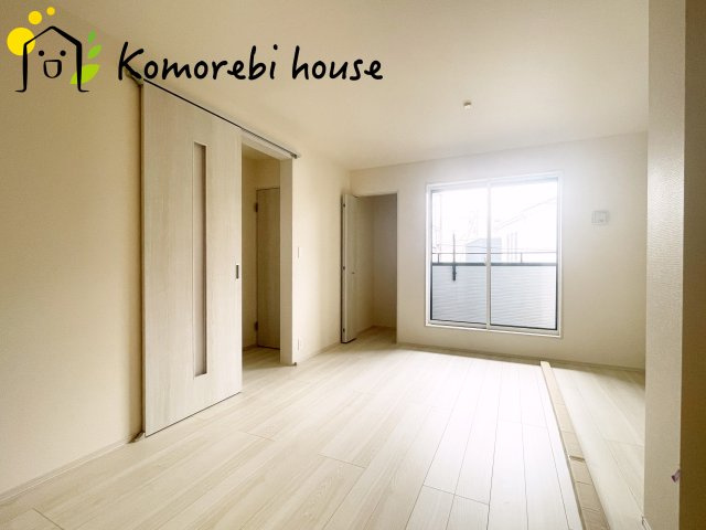 さいたま市北区日進町2丁目　4期　新築一戸建て　ブルーミングガーデン　02の居間・リビング|26.9.18