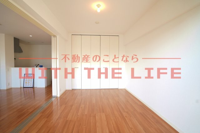 フローリッシュⅢ【キャッシュバック対象物件】の洋室|落ち着いた色調の洋室です