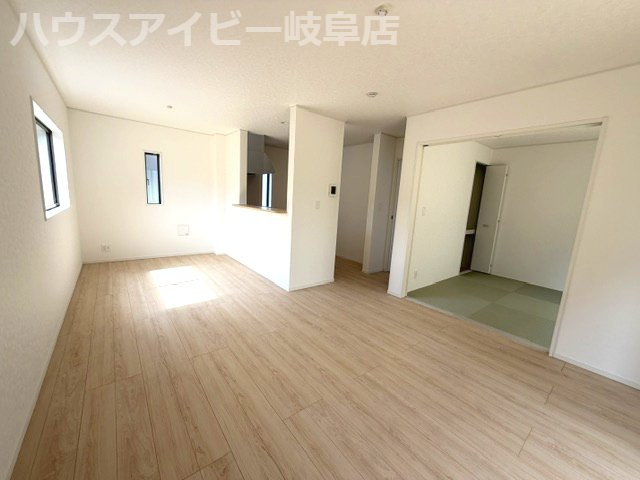 【居間・リビング】の画像