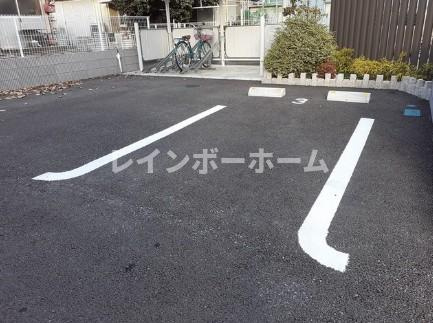 メゾン　ド　クレールの駐車場
