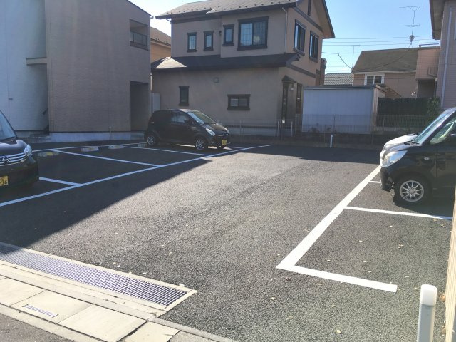 ハイネの駐車場|駐車場があるので、車を買う予定の方も安心です