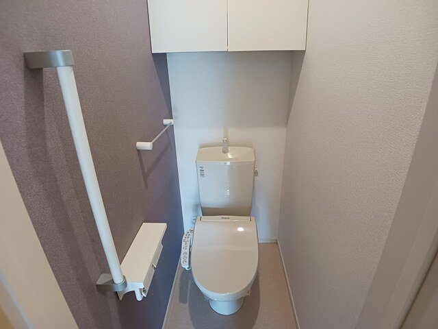 アベニーダ　はなみずきのトイレ|温水洗浄便座付きです。