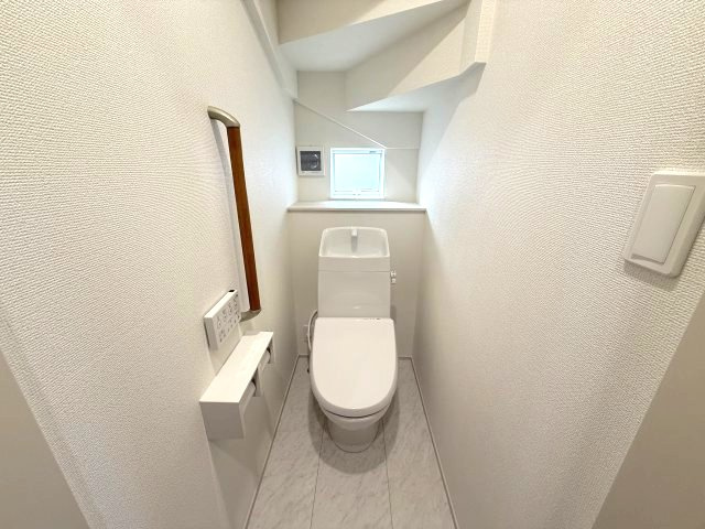 ハートフルタウン前橋市南町4丁目43番　A号棟のトイレ|【イメージ画像】1階トイレです。清潔感のある白を基調としています。
温水洗浄・便座暖房機能の付いた快適なトイレです☆