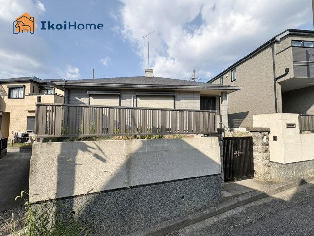 明石市太寺天王町　中古戸建の玄関|物件・当店の最寄駅まで無料送迎！最短10分で指定場所へお迎えに向かいます！まずはお問い合わせください