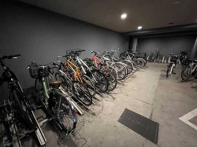 フェニックス初台弐番館の駐車場