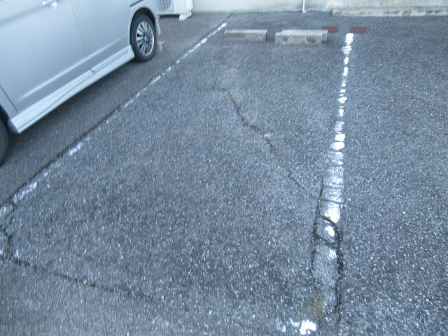 ハイツカワイの駐車場