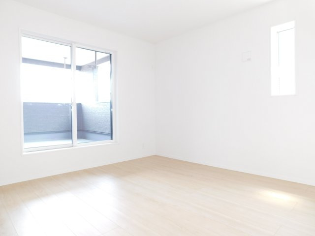 名古屋市港区佐野町３丁目の新築一戸建の洋室|◇洋室◇　　南面で明るい洋室７．５帖　収納２ヶ所完備！　バルコニー利用可♪