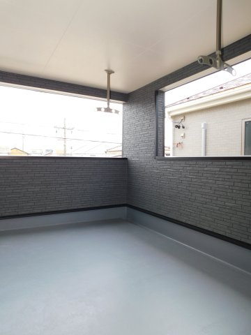 名古屋市港区佐野町３丁目の新築一戸建のバルコニー|◇インナーバルコニー◇　　雨や強風、直射日光を避けやすく、洗濯物を安心して干すことができます♪