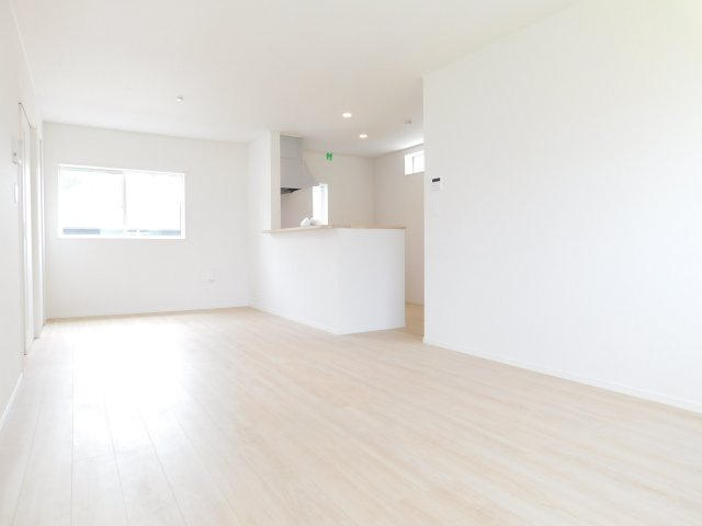 名古屋市港区佐野町３丁目の新築一戸建の居間・リビング|◇リビング◇　　明るいリビング１８．０帖　三面採光の開放感のあるリビング♪