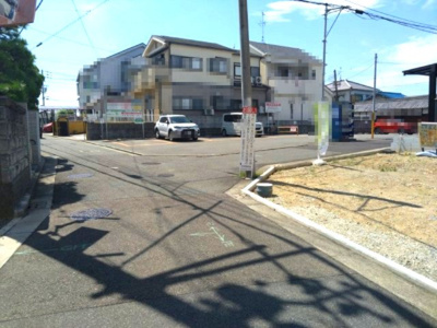 【前面道路含む現地写真】 | Terrechez堺市中区八田南之町2期 | 角地のため、お車の出し入れもしやすいですね。（8月1日撮影）