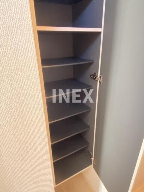 横浜市南区井土ケ谷中町の賃貸マンションの収納