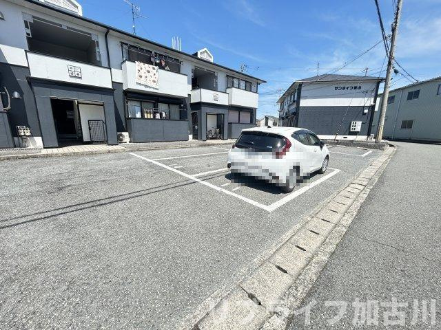 サンライフ雅の駐車場