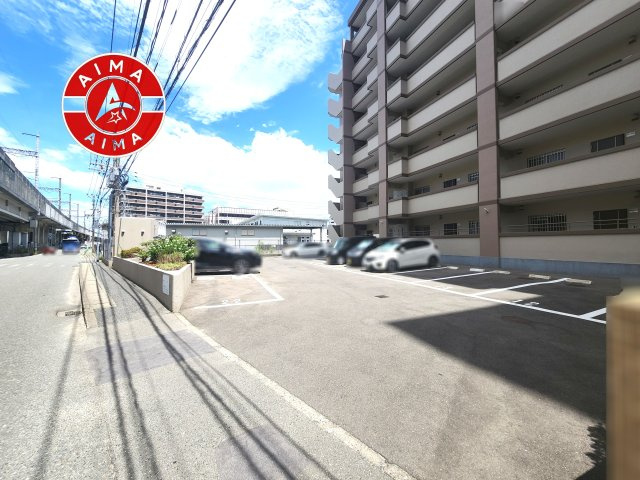 シテイライフ吉塚の駐車場|ゆったりとしたスペースがある駐車場です。