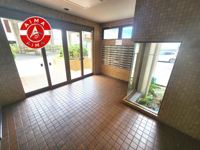 シテイライフ吉塚のロビー|温かみのあるエントランスロビーです。