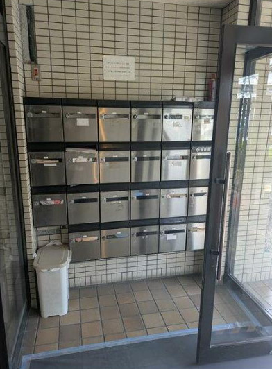 アビタシオン薮崎のエントランス