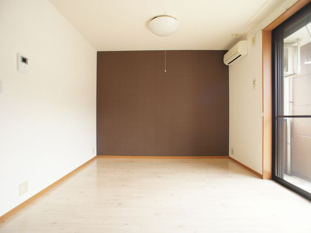 【居間・リビング】 | エスポアールSⅡ | 日当たり良好☆照明器具が付いています♪