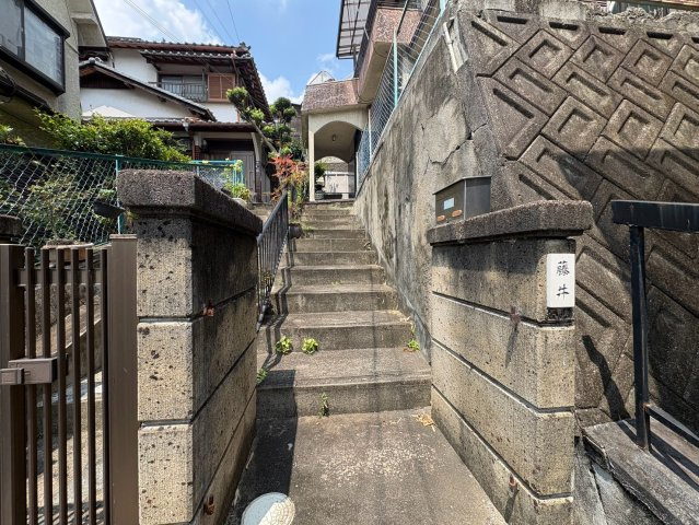 錦織南2丁目戸建のエントランス