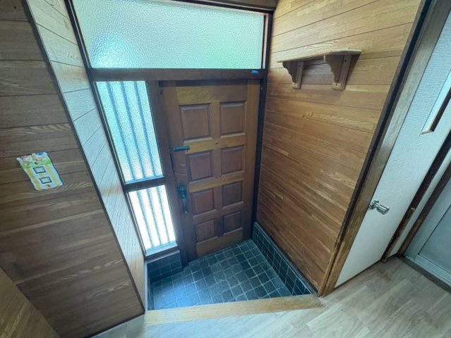 錦織南2丁目戸建の玄関