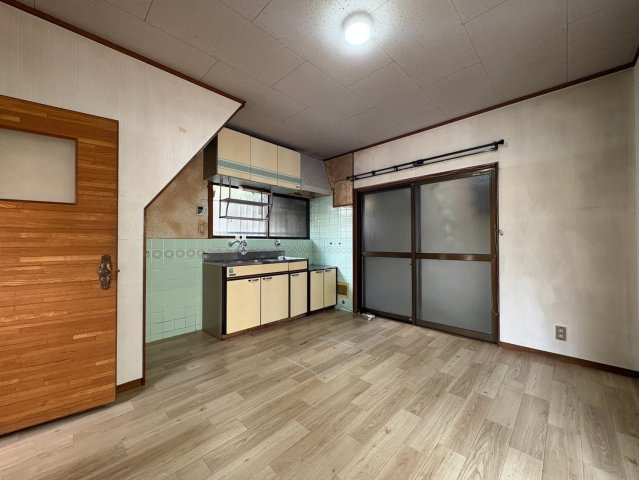 錦織南2丁目戸建の居間・リビング