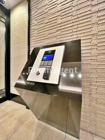 プレサンスジェネ丸の内のエントランス