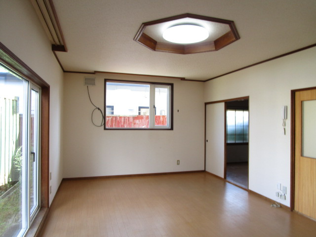 益浦4-23-2店舗付住宅の居間・リビング